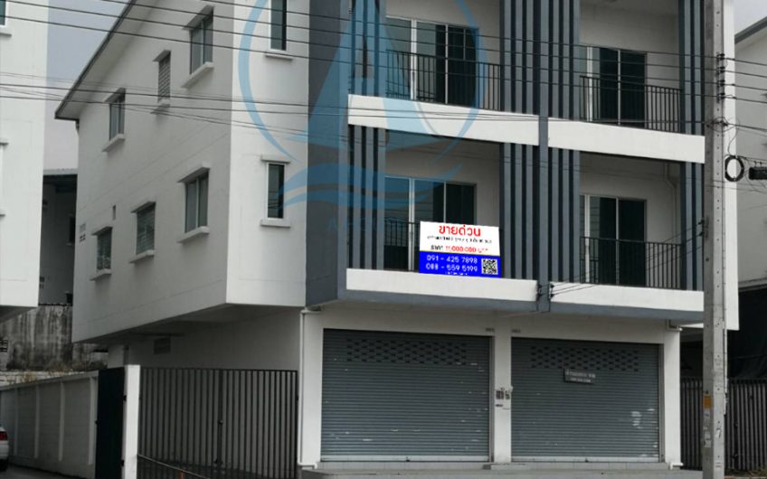 Commercial building for sale , near Pinthong Sriracha