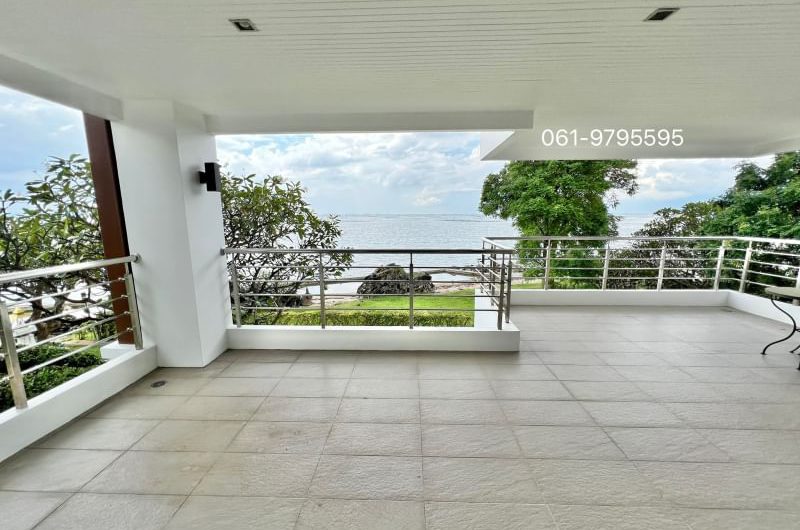 Condo for sale Golden Coast in Sriracha, Chonburi, close to the sea.