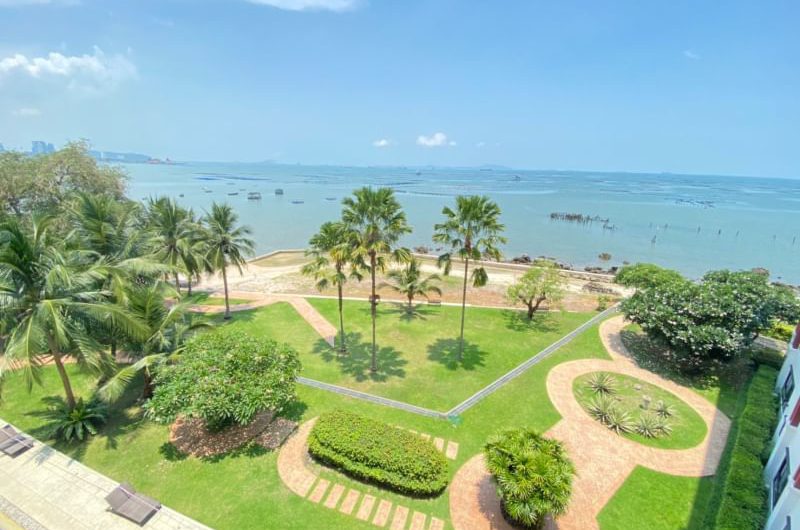 Condo for sale Golden Coast in Sriracha, Chonburi, close to the sea.