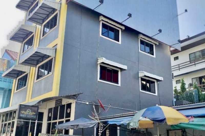 4-story commercial building for sale in the heart of Pattaya city, next to the road, Soi Buakhao, Pattaya, Chonburi.