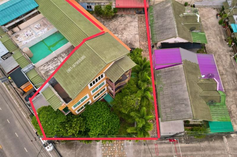 building for sale, corner plot, next to Sri Racha-Nong Yai Bu Road, Sri Racha, Chonburi.  Corner plot, next to Sriracha-Nong Yai Bu Road, Sriracha, Chonburi