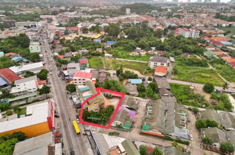 building for sale, corner plot, next to Sri Racha-Nong Yai Bu Road, Sri Racha, Chonburi.  Corner plot, next to Sriracha-Nong Yai Bu Road, Sriracha, Chonburi