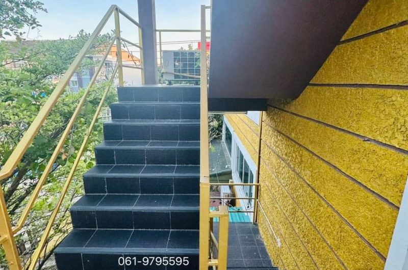 building for sale, corner plot, next to Sri Racha-Nong Yai Bu Road, Sri Racha, Chonburi.  Corner plot, next to Sriracha-Nong Yai Bu Road, Sriracha, Chonburi