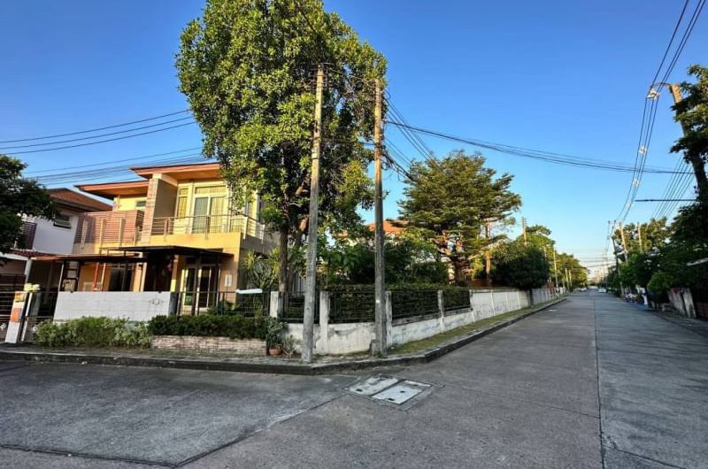 Second-hand house for sale, corner house, The Boulevard Village, Sriracha, Chonburi.