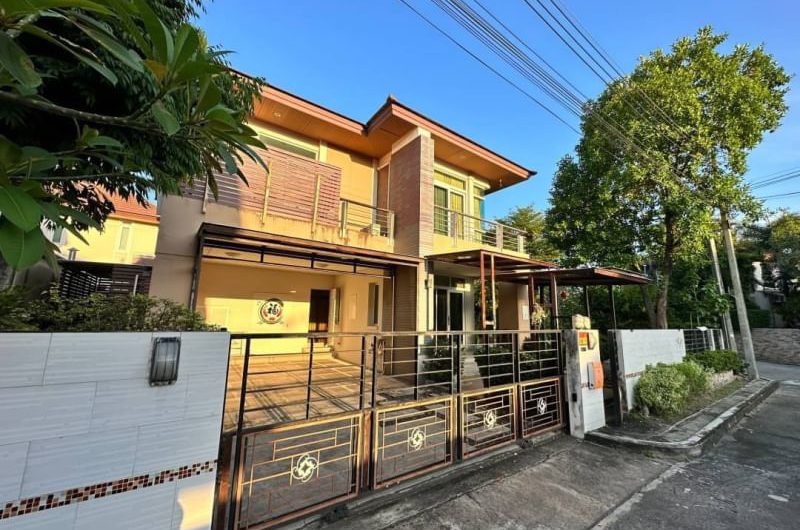 Second-hand house for sale, corner house, The Boulevard Village, Sriracha, Chonburi.