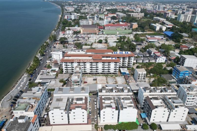 Land for sale with 2 buildings in front of Wannapha Beach, Bang Saen, Chonburi.