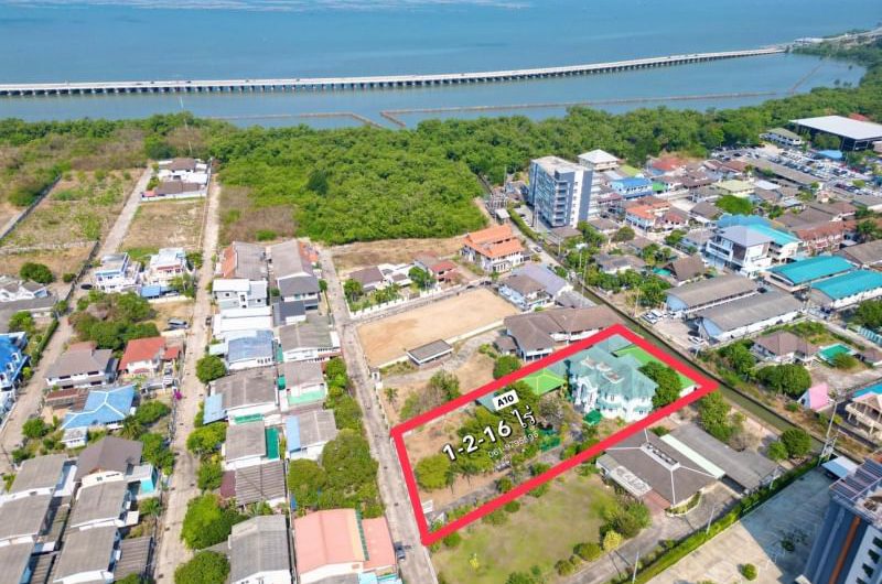 Land and mansion for sale In the middle of Chonburi Phraya Satcha Road, Ban Suan, near government offices