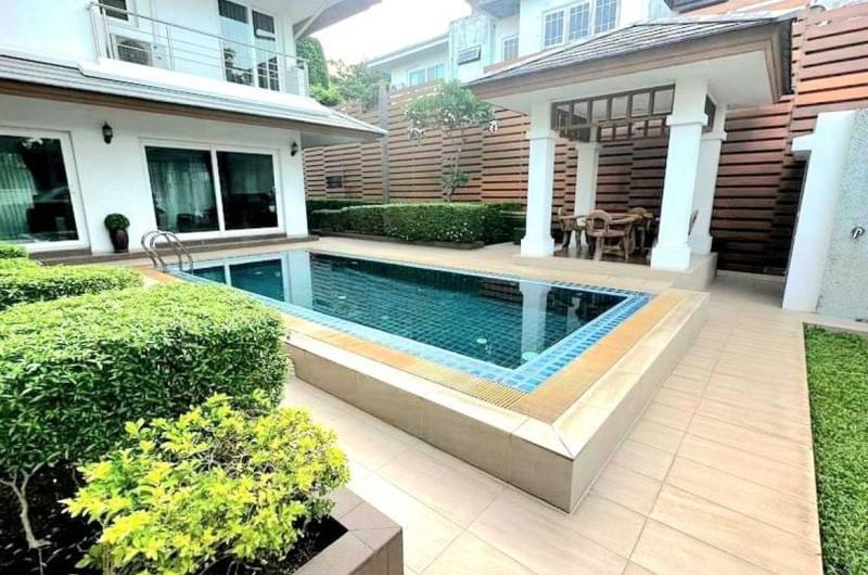 Second-hand house in Pattaya, Sea Breeze Villa Pattaya project, great location next to the sea, Bang Lamung, Chonburi.