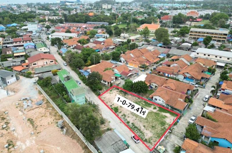 Sriracha land, Surasak, Soi Wat Wang Hin, great location, near Robinson Sriracha. Cheap land, Chonburi