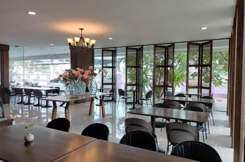 Serviced apartment, move in ready, newly renovated in the center of Sriracha. Sriracha Avenue Serviced Apartment