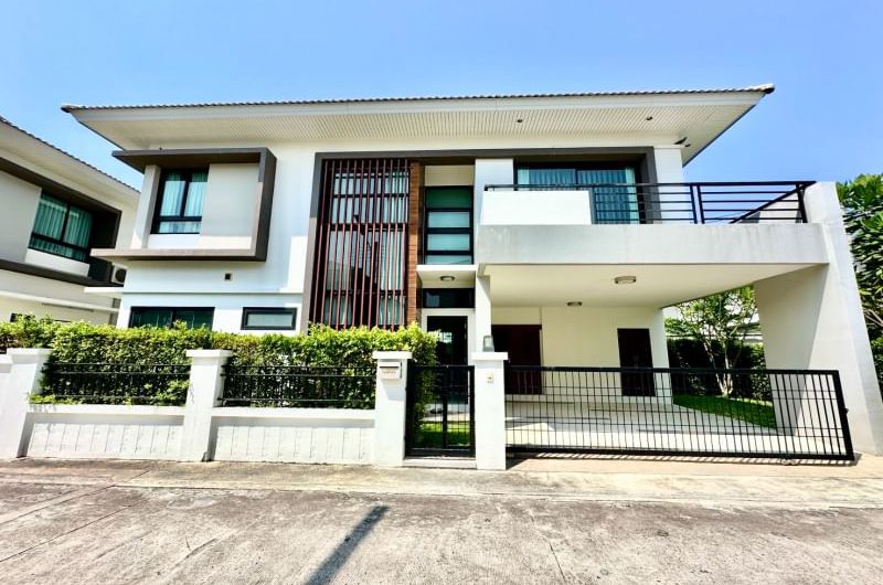 House for rent in Sriracha, The Complete project, convenient travel, cheap house for rent, Sriracha, Chonburi.