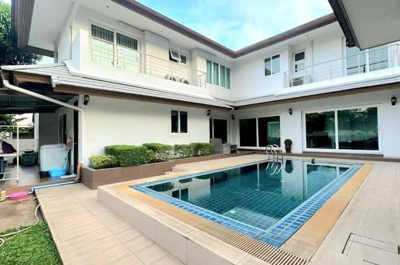 Second-hand house in Pattaya, Sea Breeze Villa Pattaya project, great location next to the sea, Bang Lamung, Chonburi.