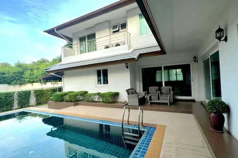 Second-hand house in Pattaya, Sea Breeze Villa Pattaya project, great location next to the sea, Bang Lamung, Chonburi.