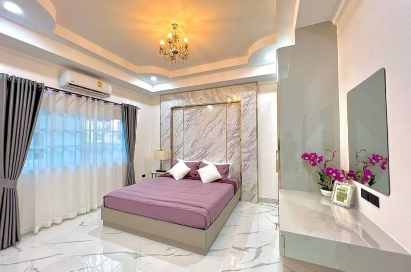 Second-hand house, Pool Villa Pattaya, with furniture, fully decorated, Bang Lamung, Chonburi.