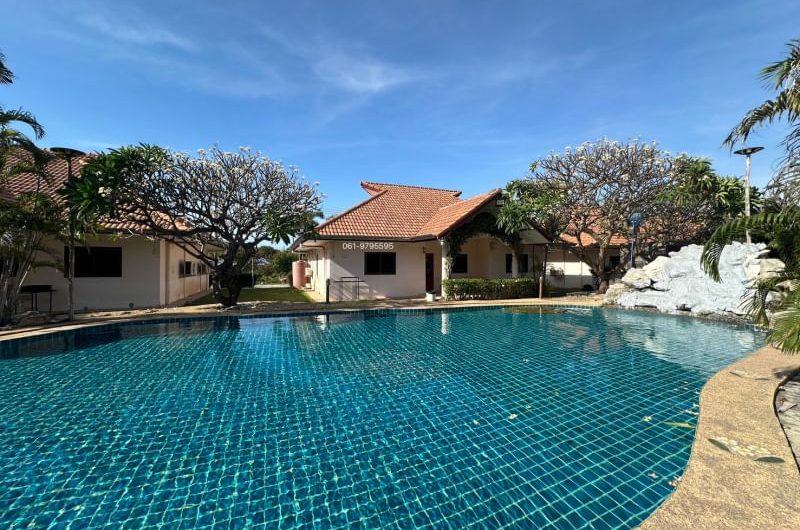 Resort business for rent in Sriracha Near the Bang Phra sea, great location, ready for business, Chonburi