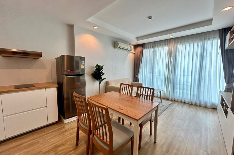 Condo for rent Sriracha Ladda Plus overlooks a convenient community area, Chonburi.