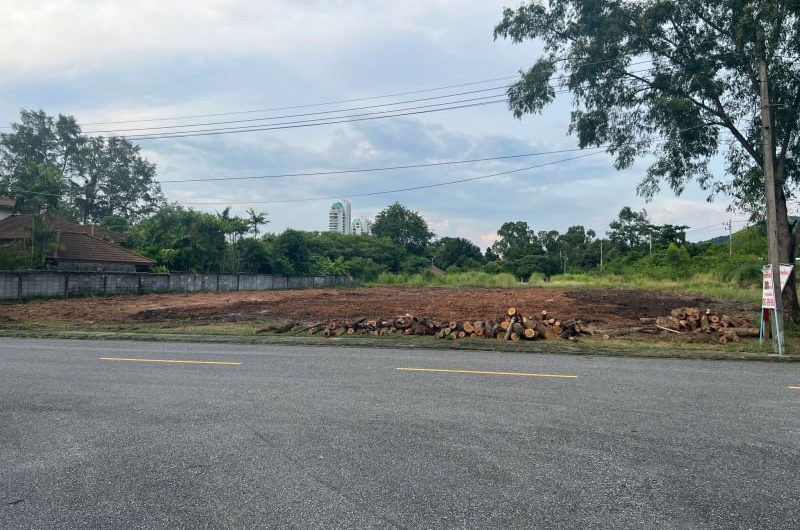 Sriracha land, beautiful plot, great location, Panya Resort project, next to the main road, Bang Phra, Chonburi.