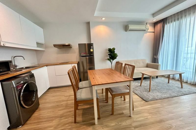 Condo for rent Sriracha Ladda Plus overlooks a convenient community area, Chonburi.