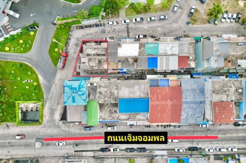 Second-hand commercial building, Sriracha, in the middle of the city, great location, near Koh Loi Health Park, Chonburi.