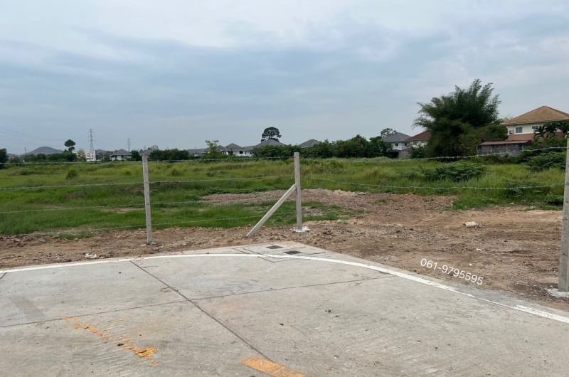 Sriracha land, beautiful plot, yellow area, community area, very good location, Sak Kho-Nong Kham road.