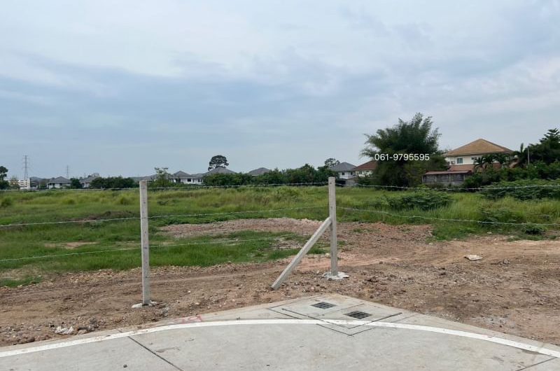 Sriracha land, beautiful plot, yellow area, community area, very good location, Sak Kho-Nong Kham road.