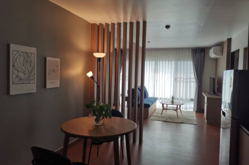 Serviced apartment, move in ready, newly renovated in the center of Sriracha. Sriracha Avenue Serviced Apartment