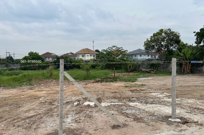 Sriracha land, beautiful plot, yellow area, community area, very good location, Sak Kho-Nong Kham road.