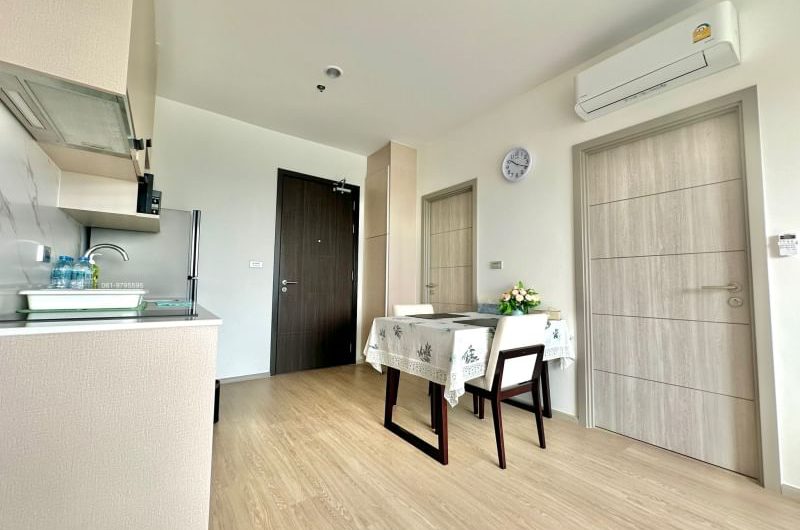 For rent: The Symphony Condo Bang Phra-Sriracha, fully furnished, move in Ready.