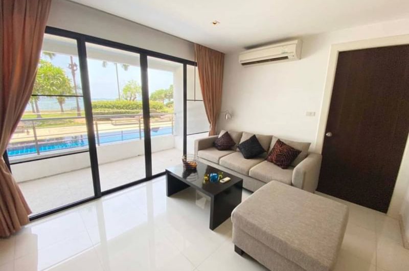 Condo for rent, Sriracha seaside, Golden Coast Phase 1, with beach front, beautiful sea, cheap price