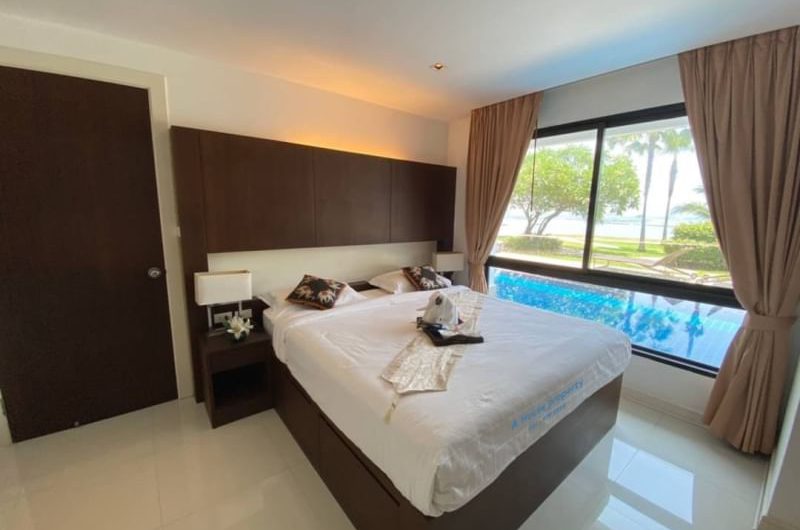 Condo for rent, Sriracha seaside, Golden Coast Phase 1, with beach front, beautiful sea, cheap price
