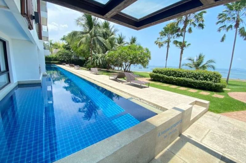 Condo for rent, Sriracha seaside, Golden Coast Phase 1, with beach front, beautiful sea, cheap price
