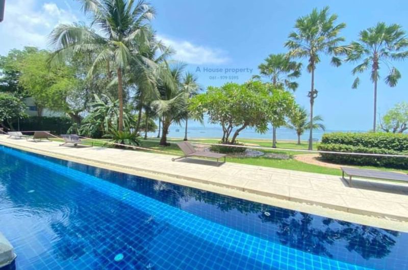 Condo for rent, Sriracha seaside, Golden Coast Phase 1, with beach front, beautiful sea, cheap price