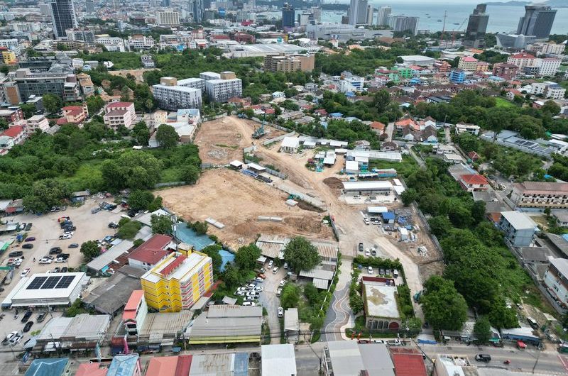 Land for sale in Soi Phothisan, Na Kluea, beautiful plot, great location, business district, Pattaya City