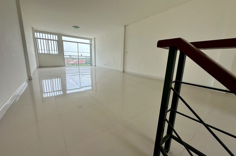 Commercial building for rent, 3 floors, very cheap price, great  location, Nong Kham area, Sri Racha, Chonburi