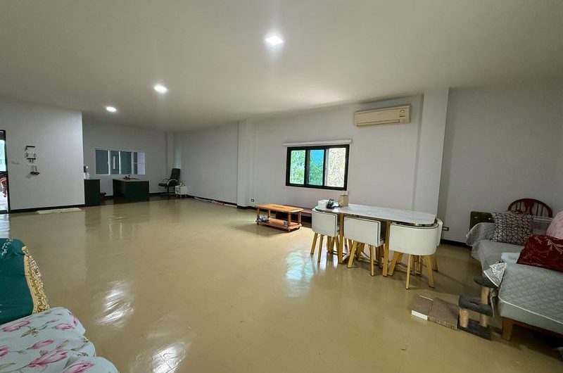 Home office for sale, Sriracha area, Wat Hin community area, decorated inside, ready to use
