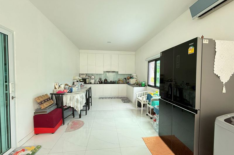 Home office for sale, Sriracha area, Wat Hin community area, decorated inside, ready to use