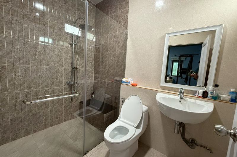 Home office for sale, Sriracha area, Wat Hin community area, decorated inside, ready to use