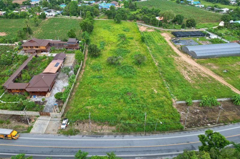 Beautiful plot of land, great  location, near Bang Phra Reservoir, Sriracha, Chonburi