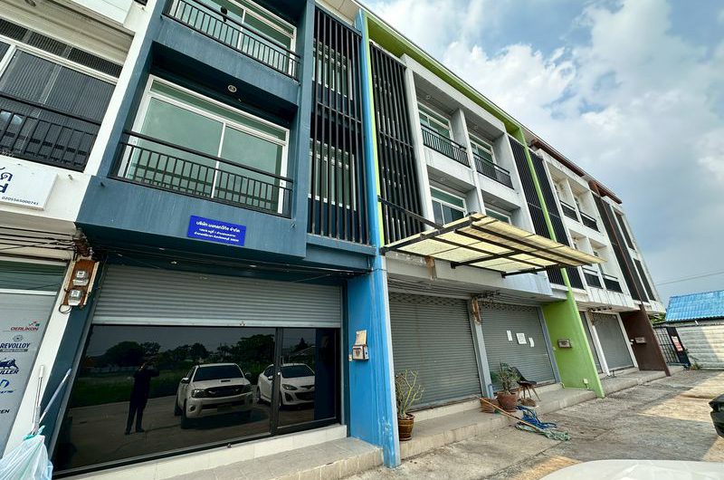 Commercial building for rent, 3 floors, very cheap price, great  location, Nong Kham area, Sri Racha, Chonburi