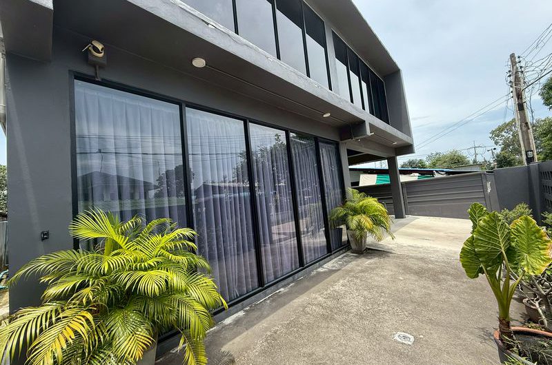 Home office for sale, Sriracha area, Wat Hin community area, decorated inside, ready to use