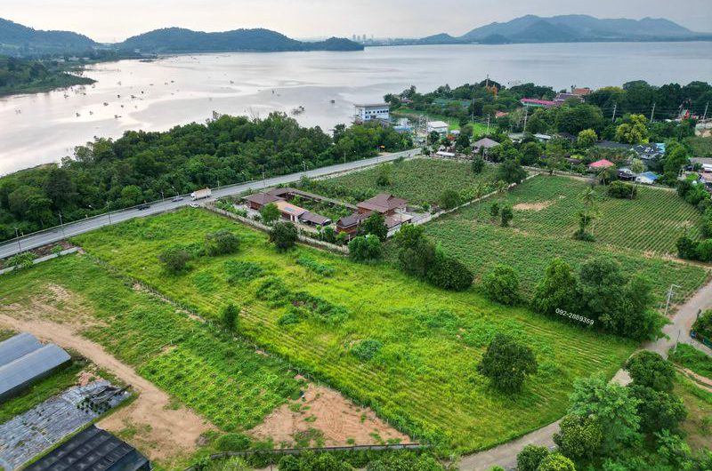 Beautiful plot of land, great  location, near Bang Phra Reservoir, Sriracha, Chonburi