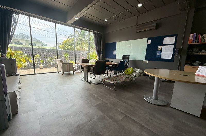 Home office for sale, Sriracha area, Wat Hin community area, decorated inside, ready to use