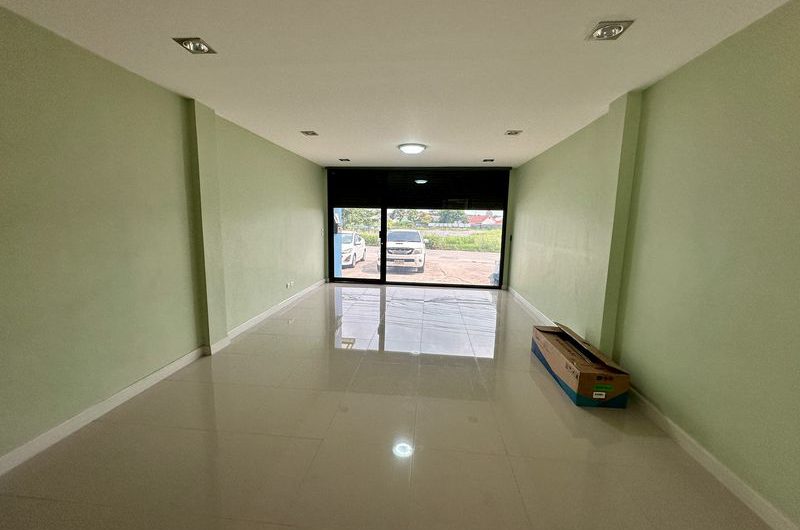 Commercial building for rent, 3 floors, very cheap price, great  location, Nong Kham area, Sri Racha, Chonburi