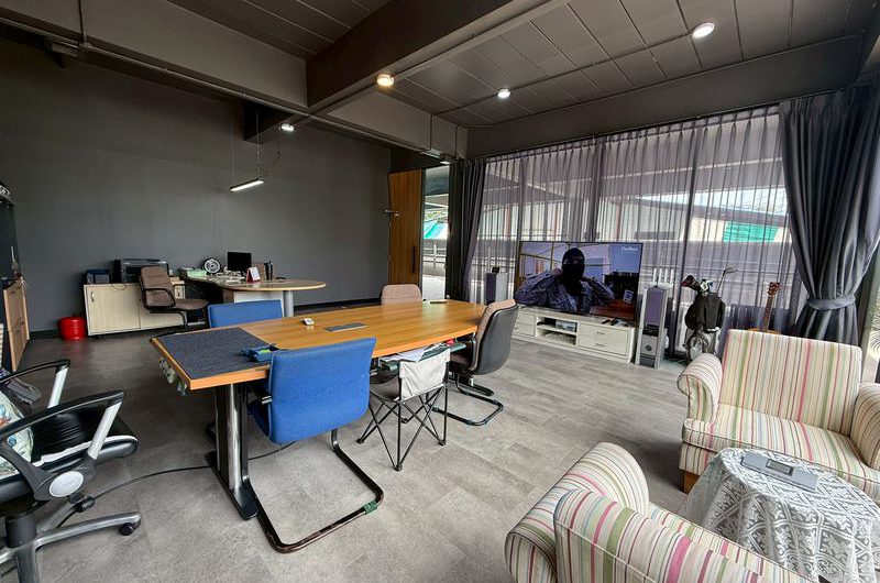 Home office for sale, Sriracha area, Wat Hin community area, decorated inside, ready to use