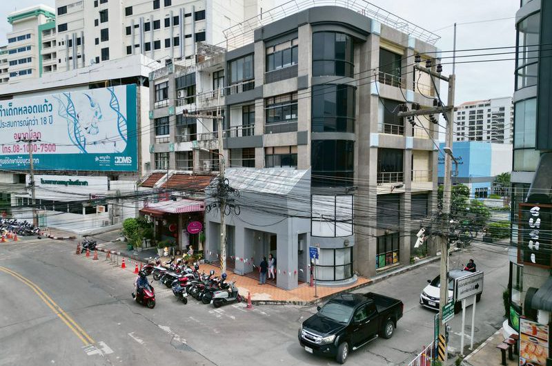 For sale: 2 commercial buildings, Sriracha community, on Sriracha Nakhon 3 Road, near Robinson Department Store