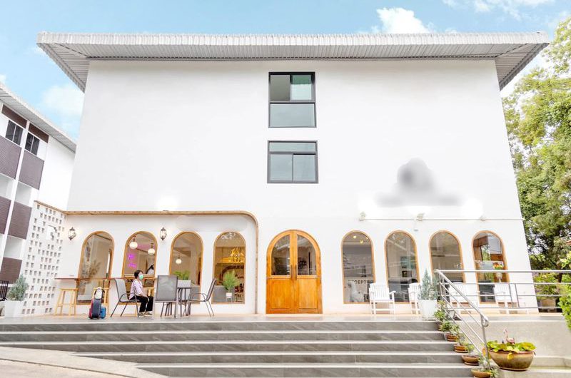 Golden opportunity to sell a hotel business in Sattahip, Phlo Ta Luang location, ready to continue management immediately.