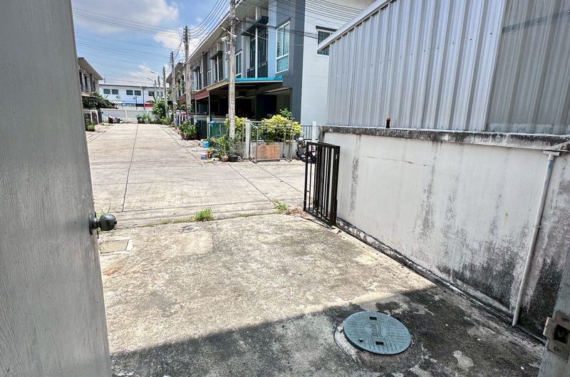 ขายอาคารพาณิชย์ เครือสหัฒน์ หนองขาม หน้าหมู่บ้านเดอะ เพอร์เฟค ทาวน์ ศรีราชา