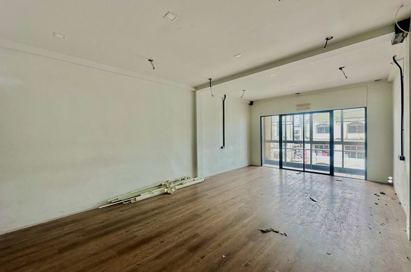 For sale: 2 commercial buildings, Sriracha community, on Sriracha Nakhon 3 Road, near Robinson Department Store