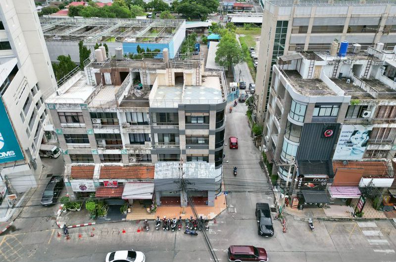 For sale: 2 commercial buildings, Sriracha community, on Sriracha Nakhon 3 Road, near Robinson Department Store