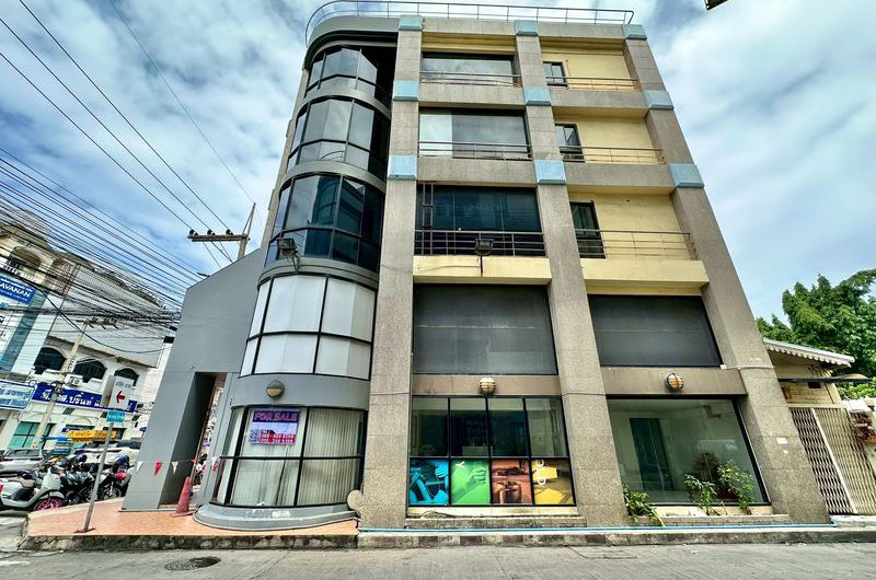 For sale: 2 commercial buildings, Sriracha community, on Sriracha Nakhon 3 Road, near Robinson Department Store